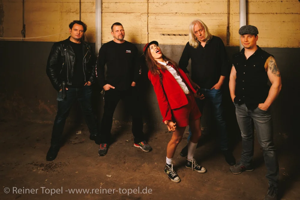 Dubbelconcert | Women Of Rock: The Ac/Dc’s (De) – Ac/Dc Tribute & Van Moke